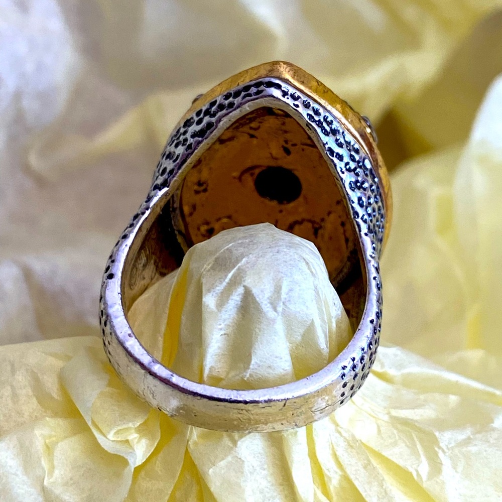 Elegant Gold and Green Statement Ring - Picture 4 of 4